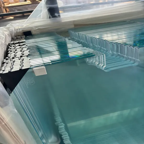Vetro float laminato di sicurezza temperato trasparente a basso contenuto di ferro/vetro temperato laminato con pellicola PVB SGP per edifici/mobili/tavoli/porte doccia/decorazioni