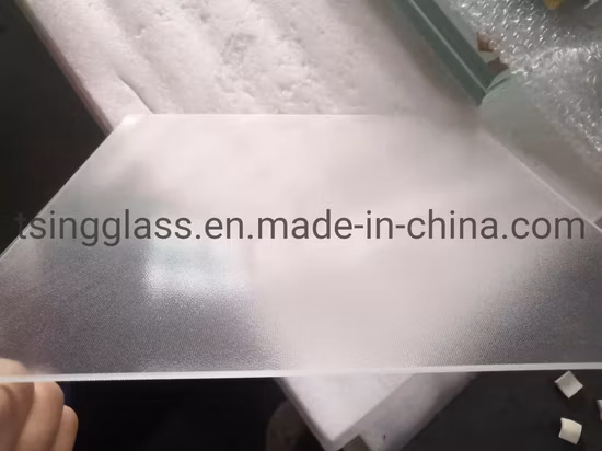 3,2 mm 4 mm ad alta trasmissione luminosa, vetro solare prismatico/opaco trasparente/a basso contenuto di ferro, opaco/opaco con rivestimento Ar per pannelli solari, pannelli fotovoltaici, BIPV e collettori termici